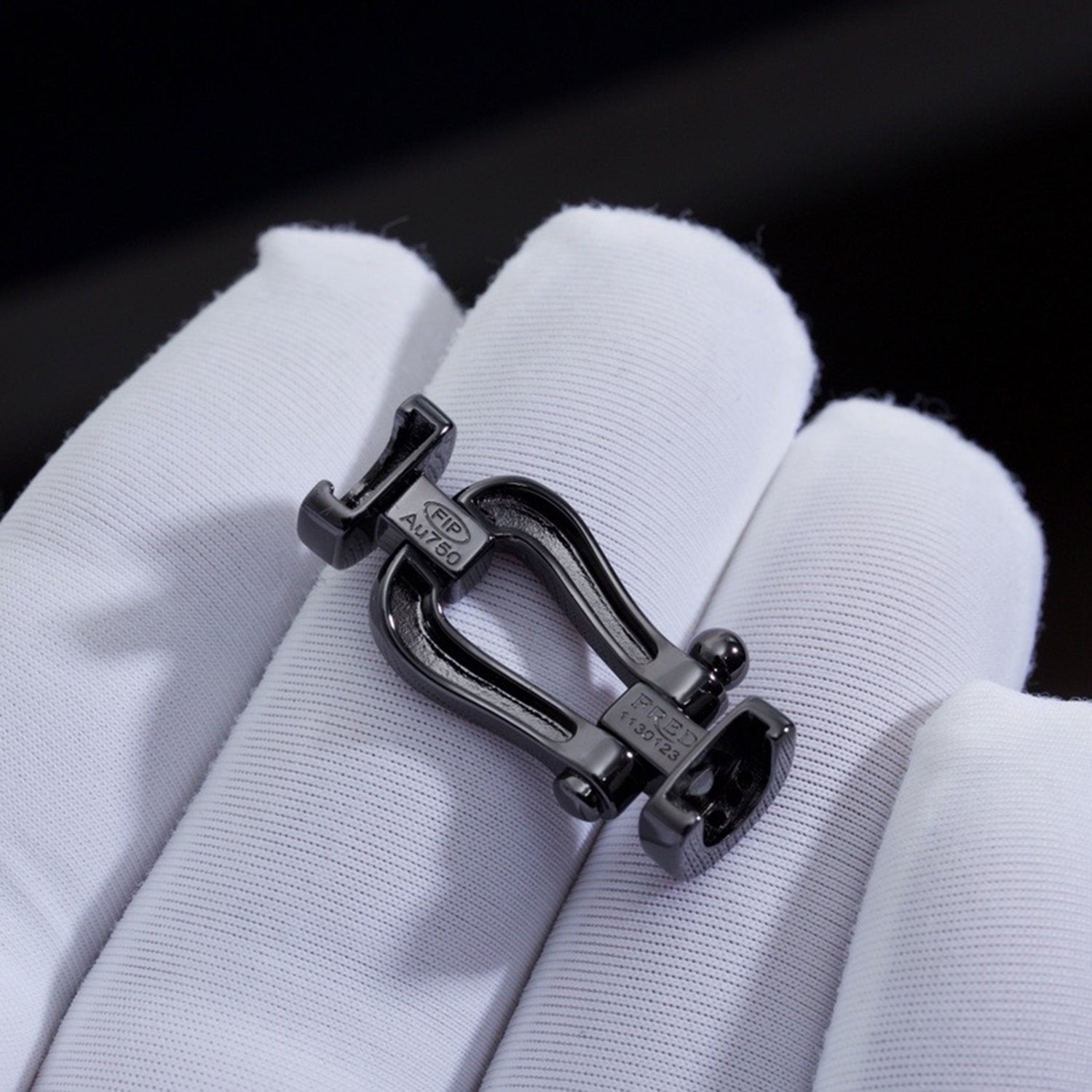 Aura FORCE LARGE SERIES HORSESHOE BLACK SAMURAI BRACELET