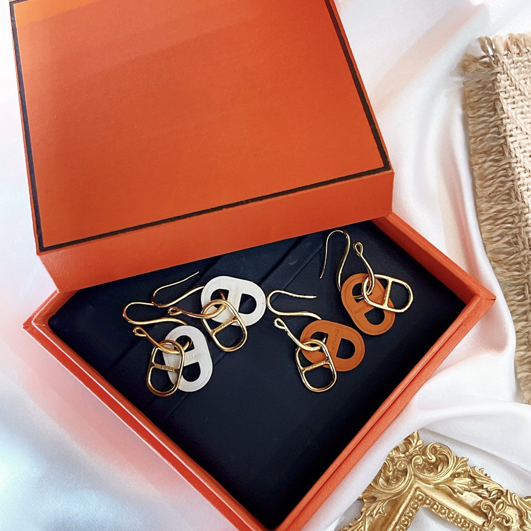 Aura HM O'MAILLON GOLD EARRINGS
