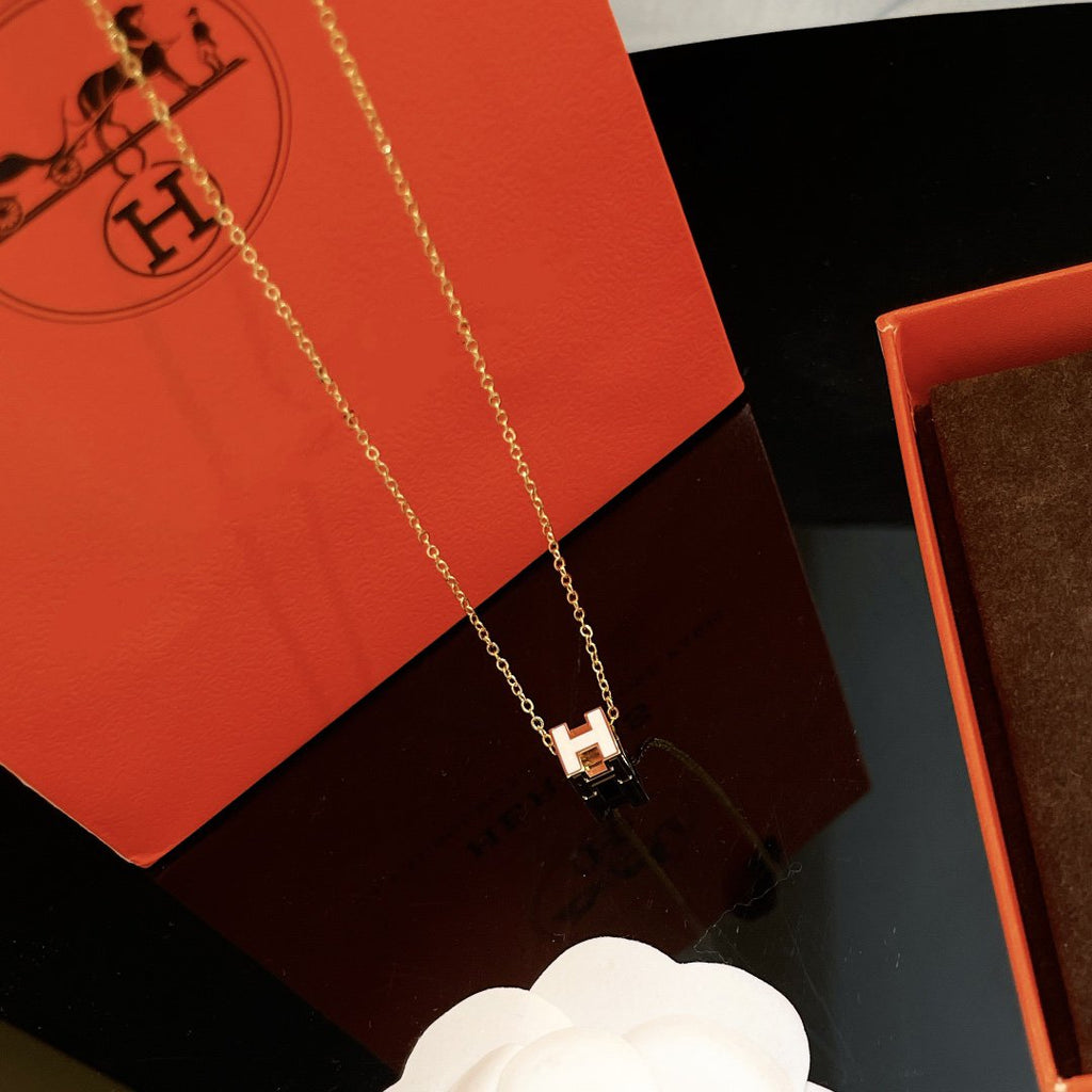 Aura H WHITE SQUARE GOLD NECKLACE