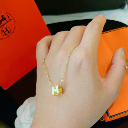 [⭐Aura ]H WHITE SQUARE GOLD NECKLACE