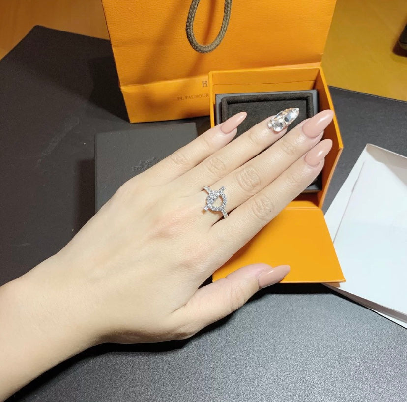Aura ECHAPPEE RING SILVER DIAMOND