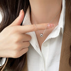 Aura BEE MINI ANHÄNGER DIAMANTENHALSKETTE