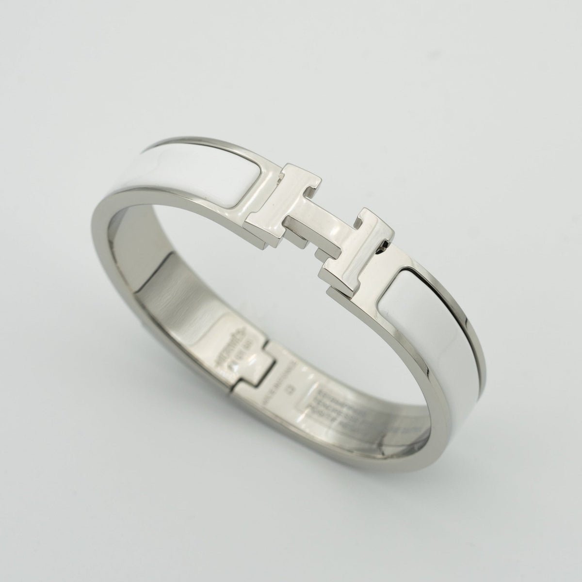 [⭐Aura ]H WHITE BRACELET