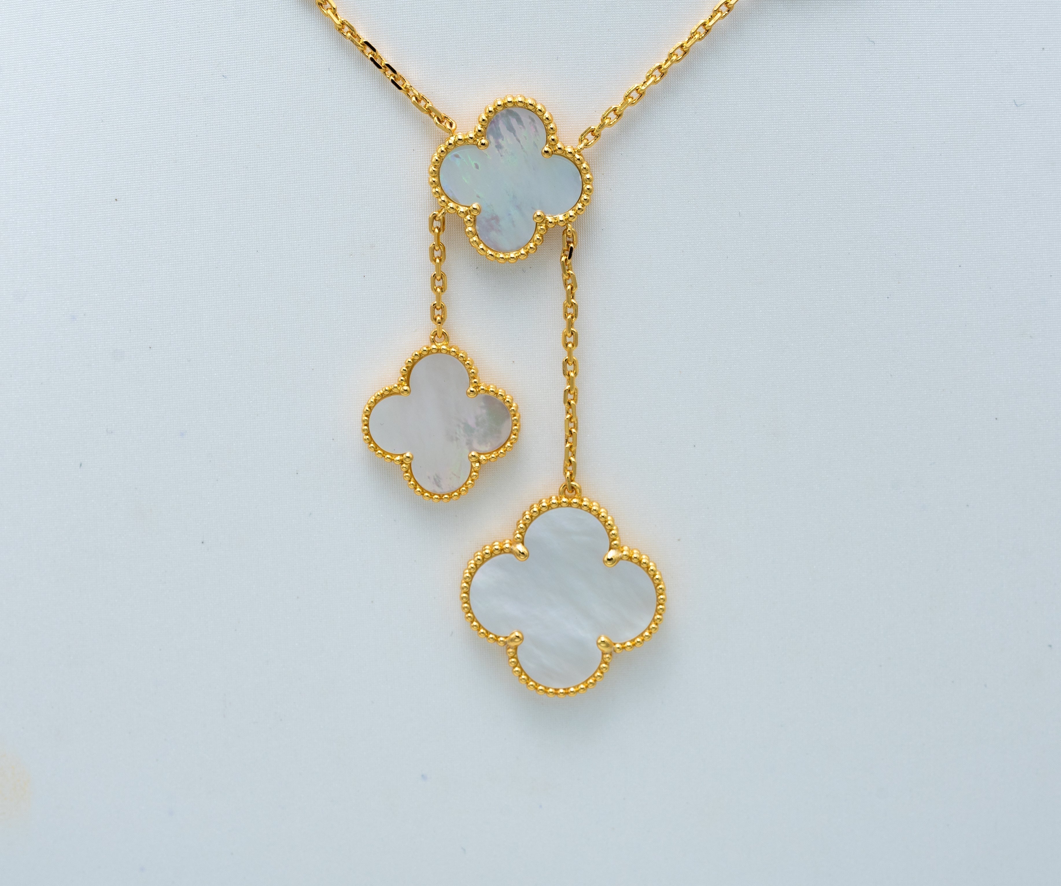 Aura CLOVER MOTHER OF PEARL NECKLACE 6 MOTIF