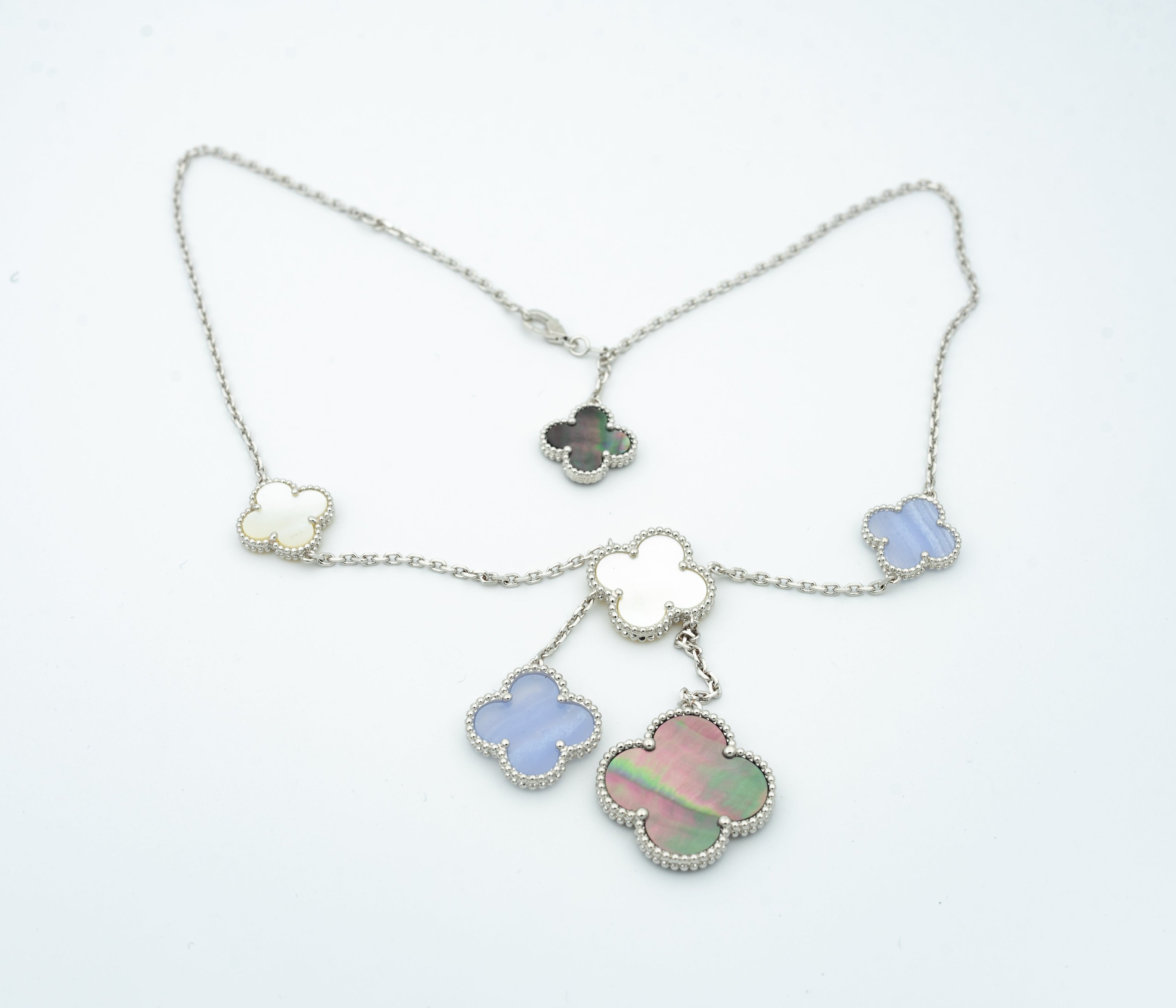 Aura CLOVER MOP CHALCEDONY NECKLACE SILVER 6 MOTIF