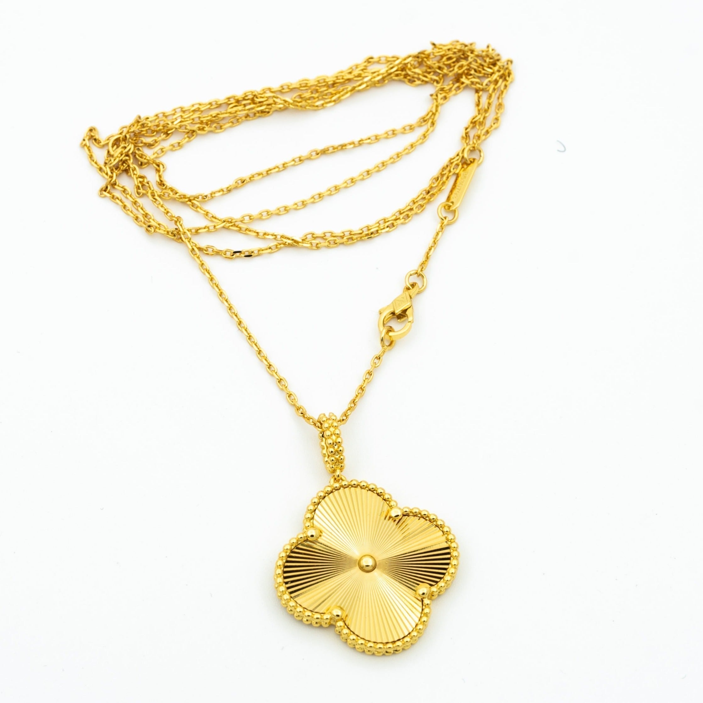 Aura CLOVER 25MM PEDANT NECKLACE GOLD