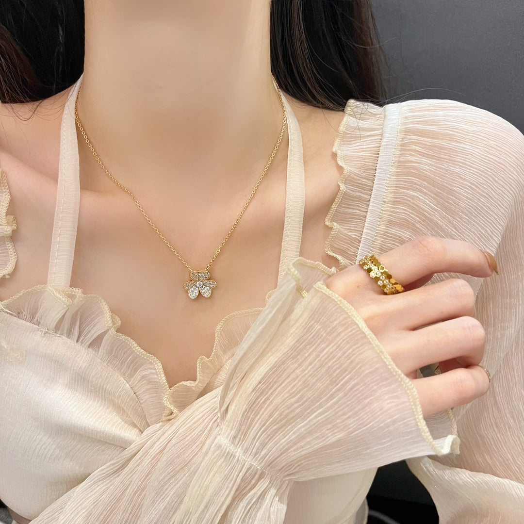 Aura FLOWER DIAMOND NECKLACE