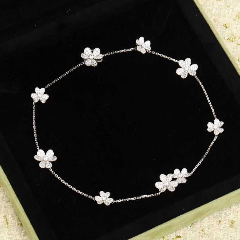 Aura FRIVOLE SILVER 9 FLOWERS NECKLACE