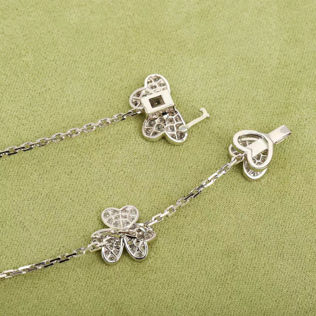 Aura FRIVOLE SILVER 9 FLOWERS NECKLACE