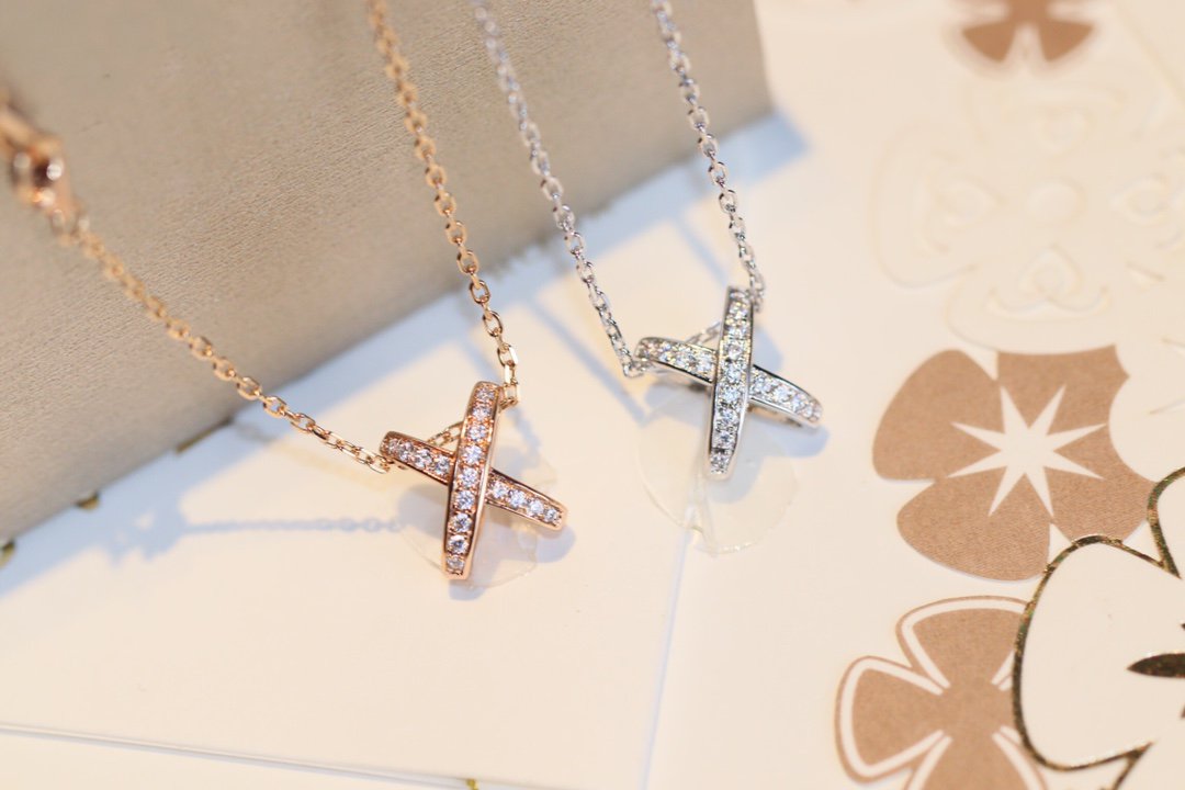 Aura JEUX DE DIAMOND NECKLACE