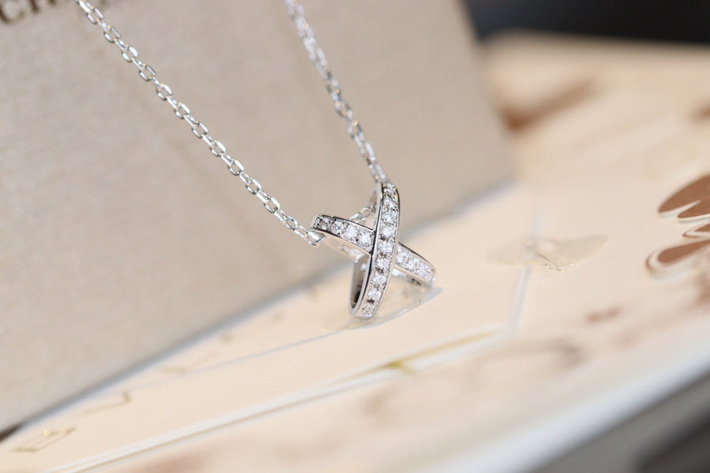Aura JEUX DE DIAMOND NECKLACE