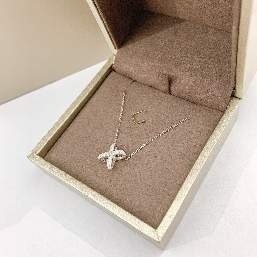 Aura JEUX DE DIAMOND NECKLACE