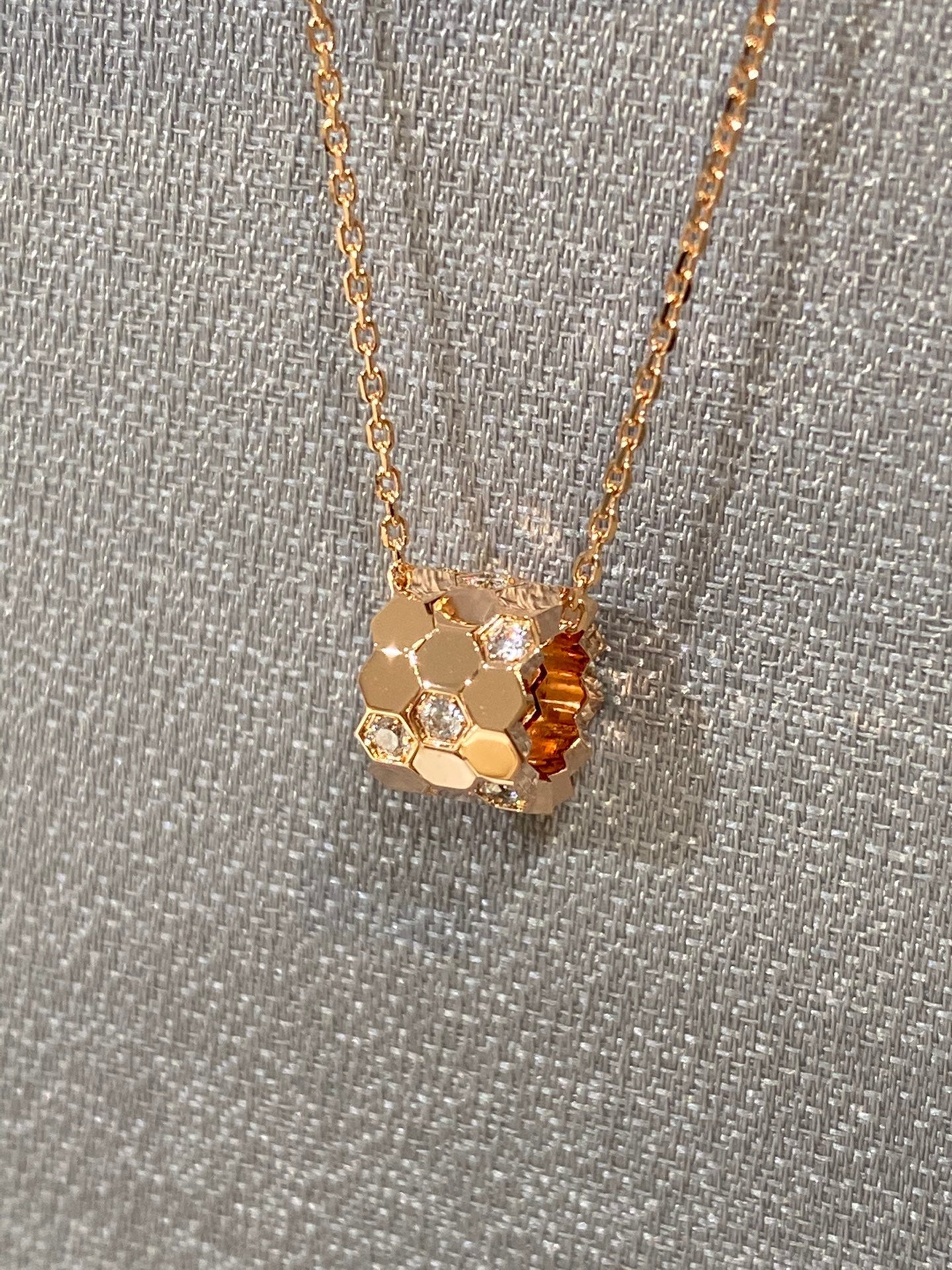 Aura BEE LOVE DIAMOND NECKLACE