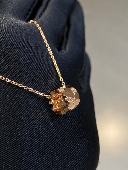 [⭐Aura ]BEE LOVE DIAMOND NECKLACE