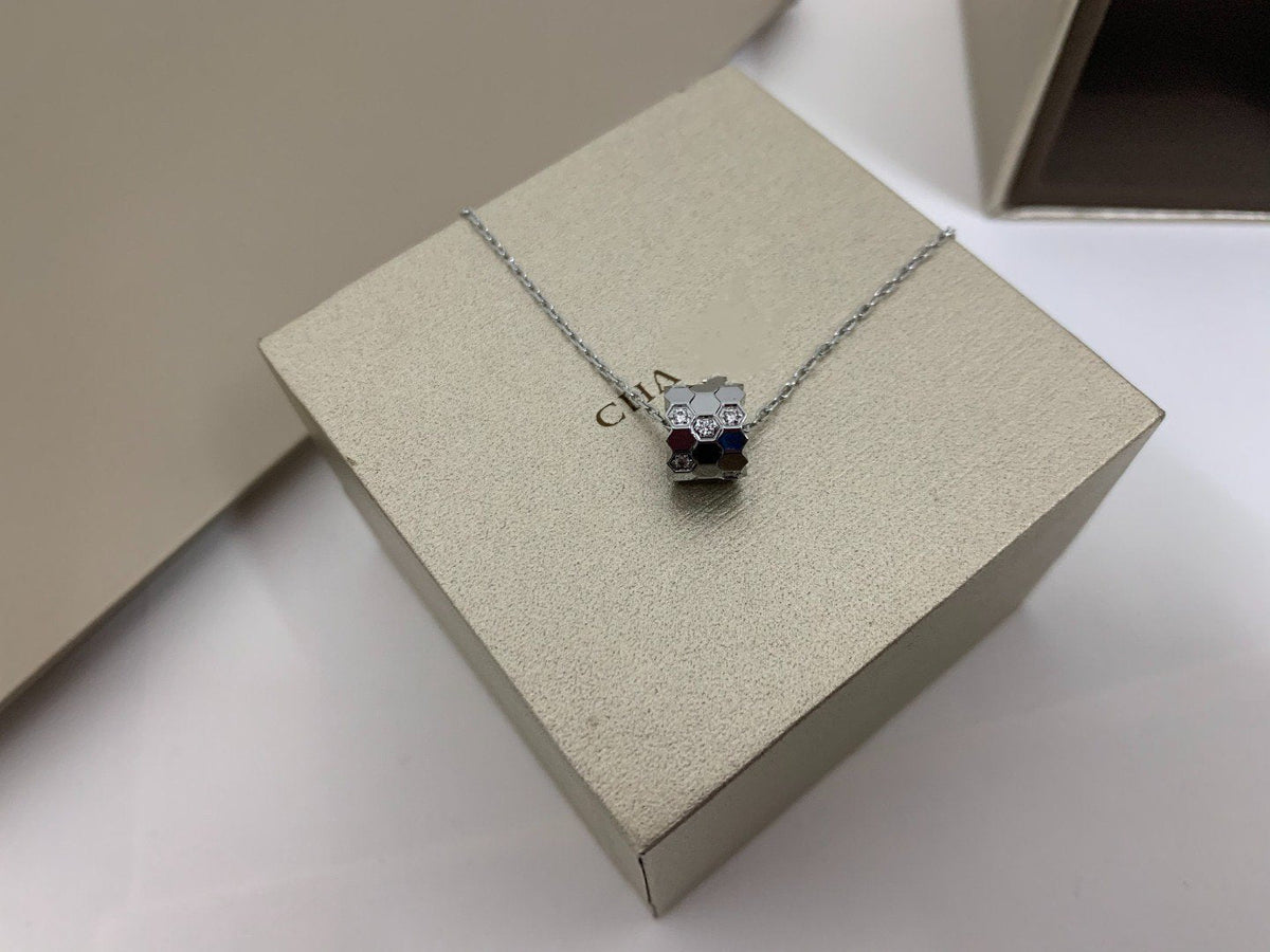 [⭐Aura ]BEE LOVE DIAMOND NECKLACE