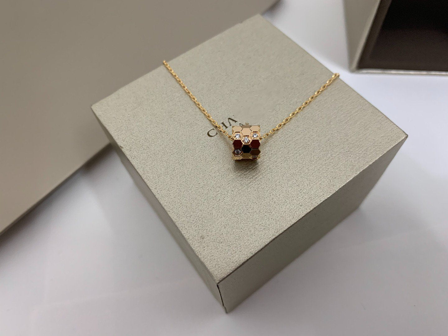 Aura BEE LOVE DIAMOND NECKLACE