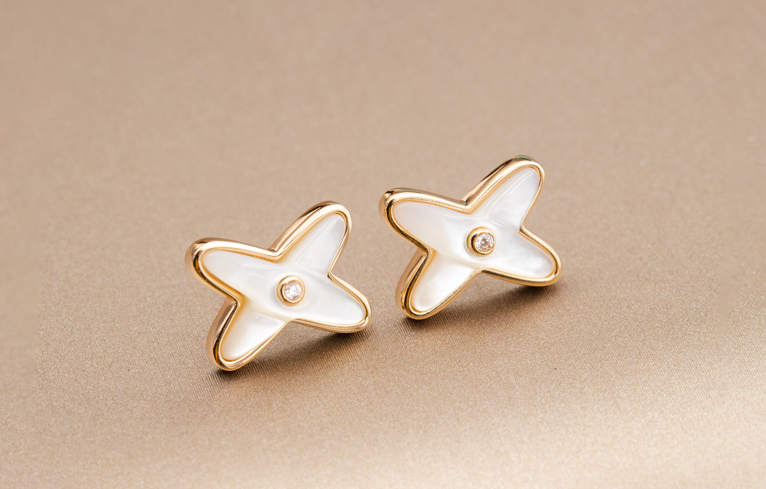 Aura JEUX DE WHITE MOP PINK GOLD DIAMOND EARRINGS