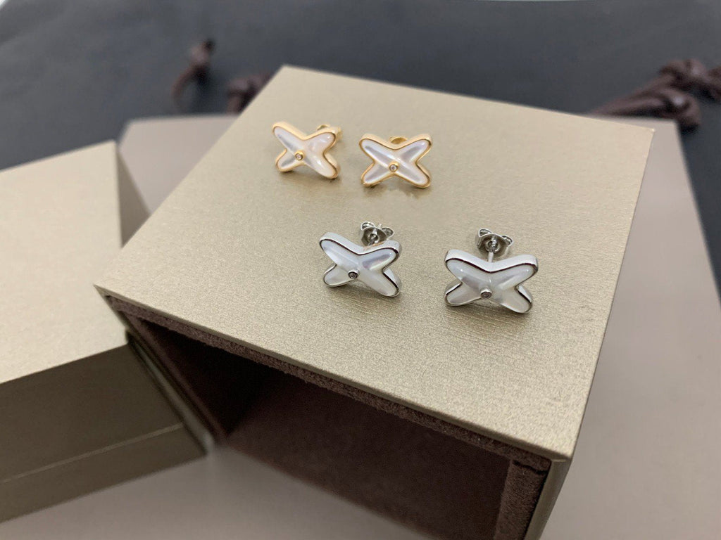 Aura JEUX DE WHITE MOP SILVER DIAMOND EARRINGS