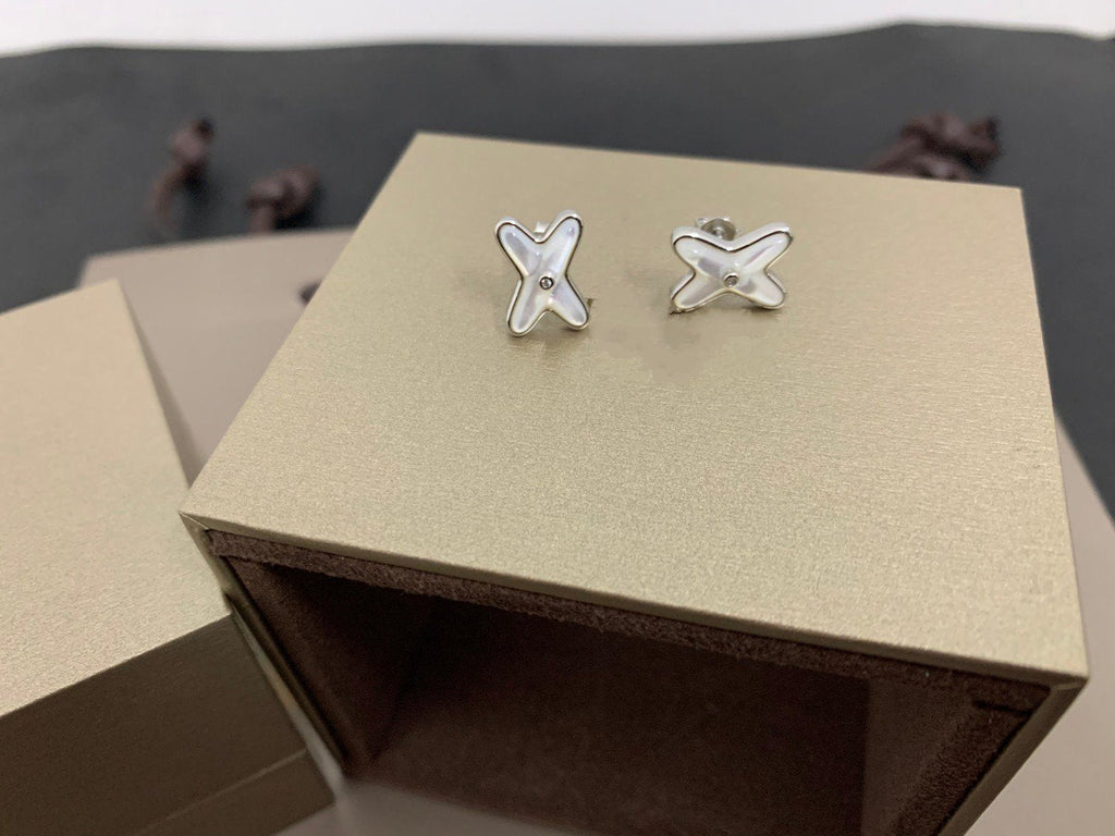Aura JEUX DE WHITE MOP SILVER DIAMOND EARRINGS