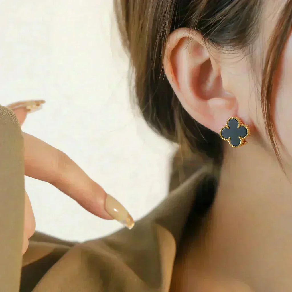 Aura CLOVER MEDIUM 1 MOTIVE ONYX OHRSTECKER
