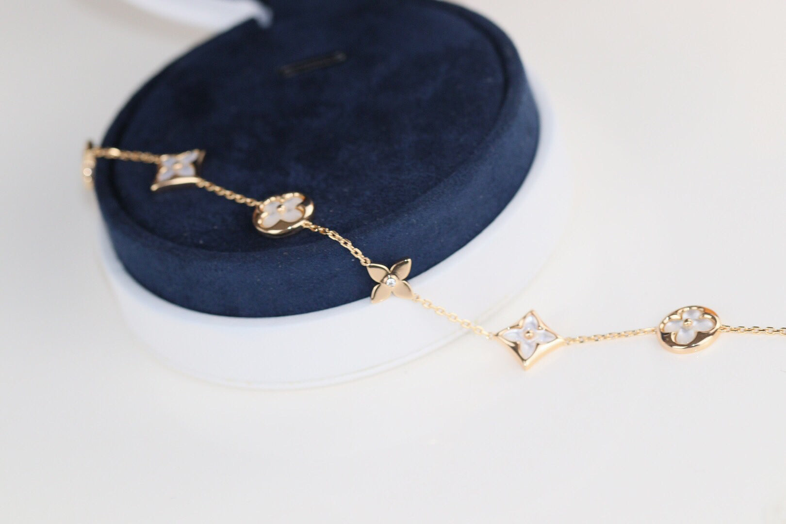 Aura LEAF CLOVER BRACELET