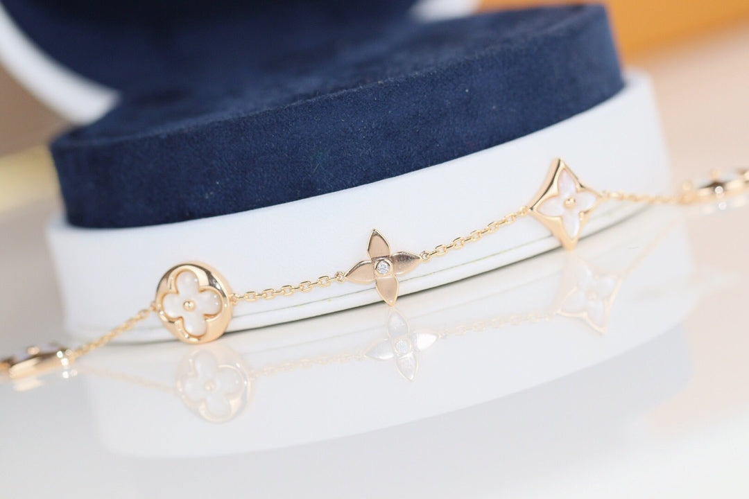 Aura LEAF CLOVER BRACELET