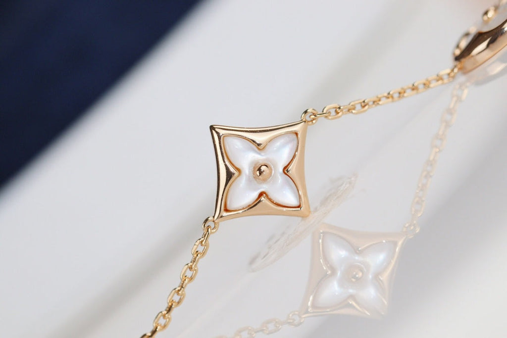 Aura LEAF CLOVER BRACELET