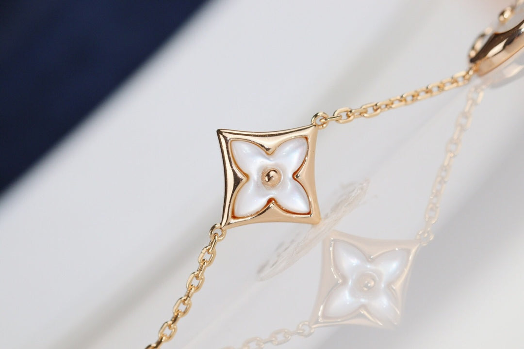 Aura LEAF CLOVER BRACELET