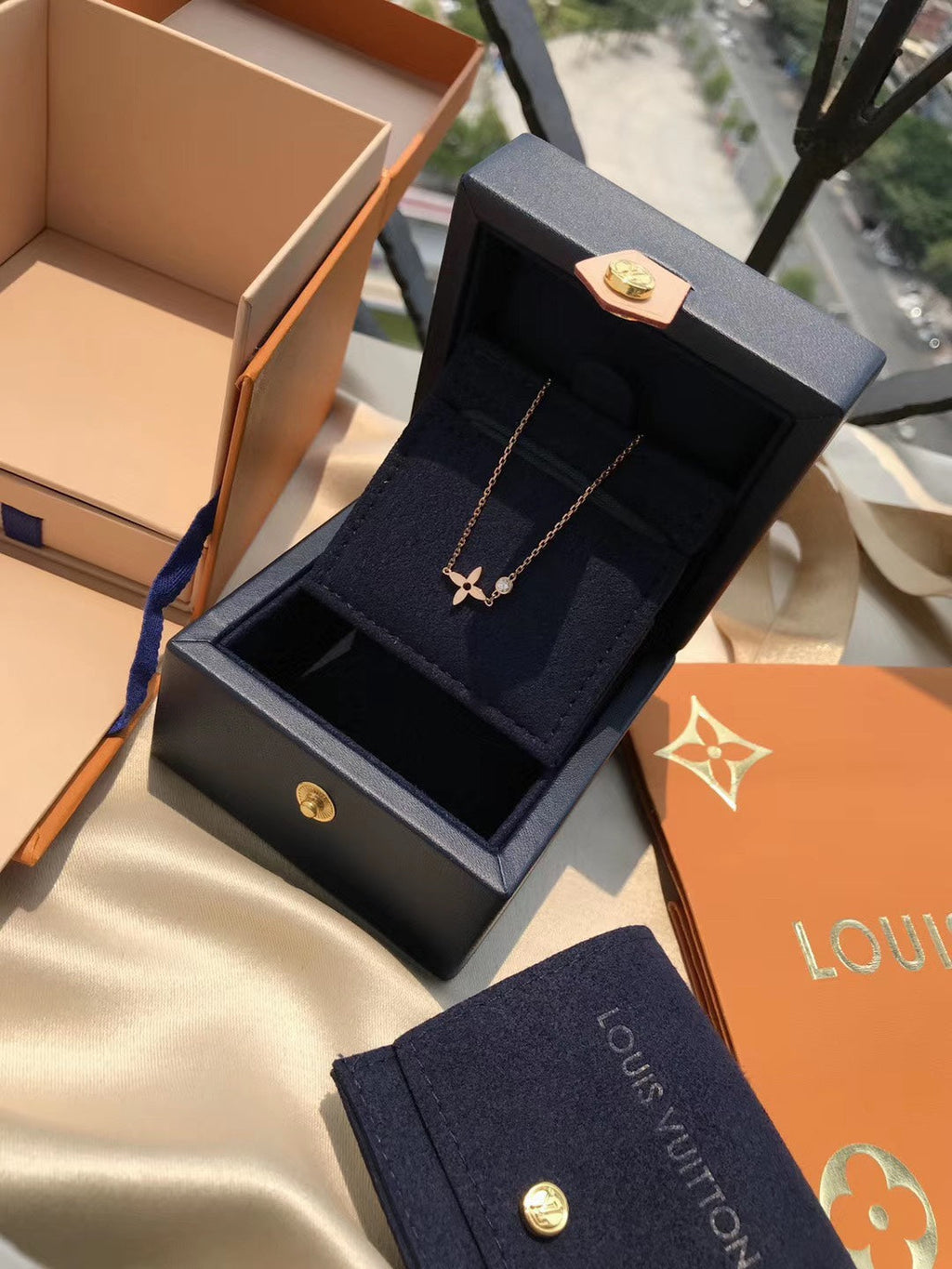 Aura BLOSSOM ANHÄNGER ROSÉGOLD UND DIAMANT