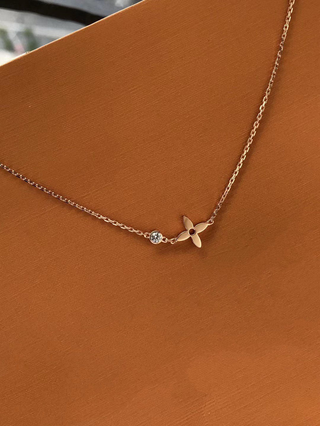 Aura BLOSSOM ANHÄNGER ROSÉGOLD UND DIAMANT