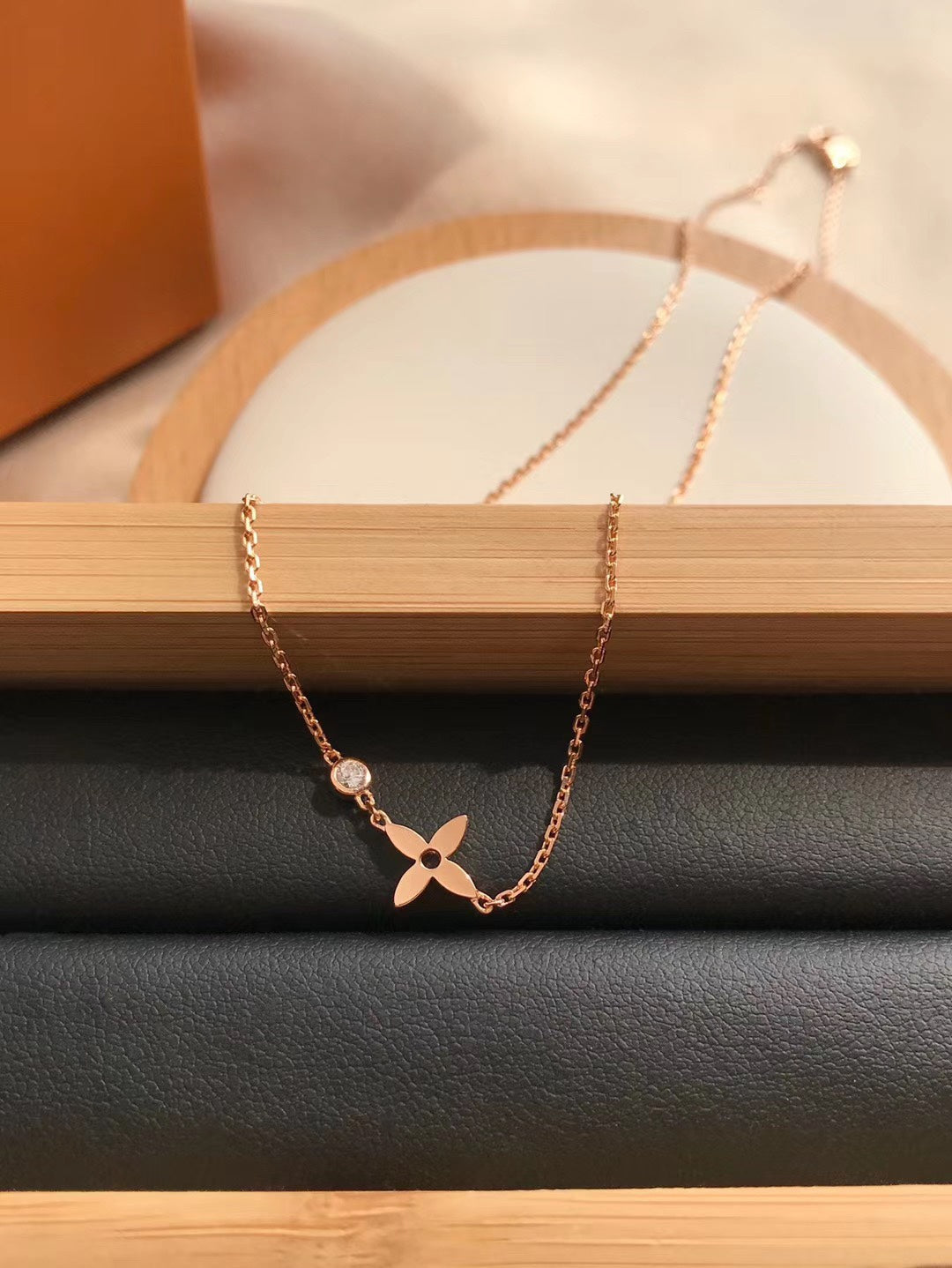 Aura BLOSSOM ANHÄNGER ROSÉGOLD UND DIAMANT