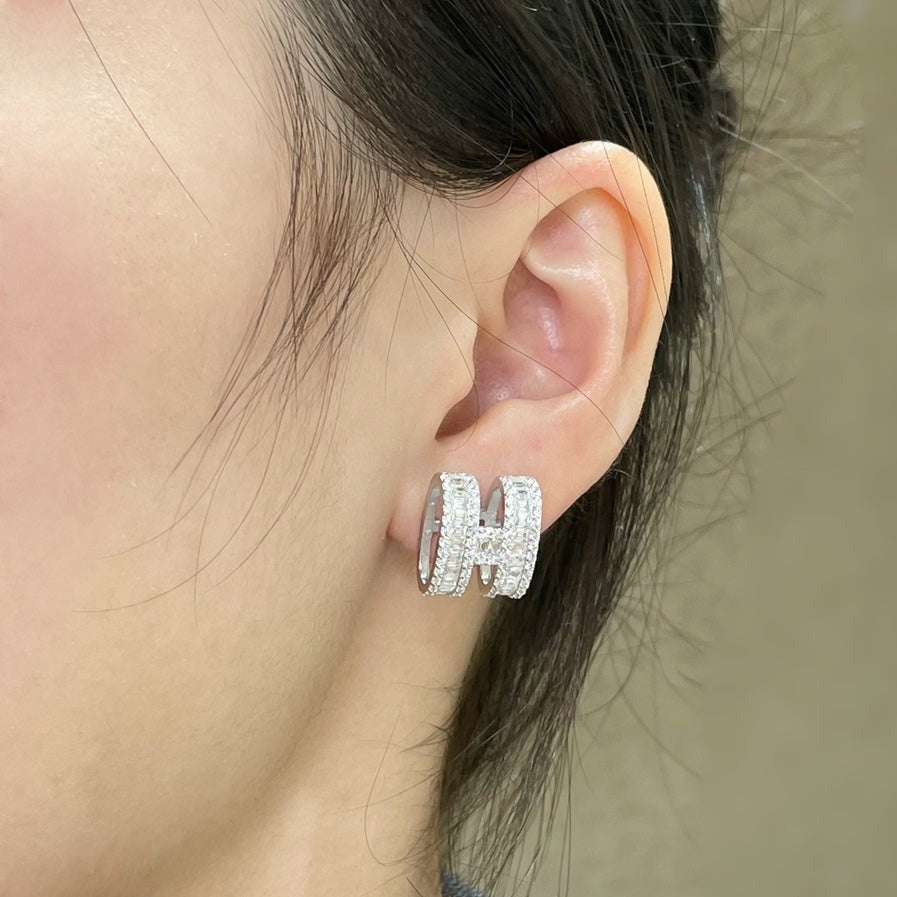 Aura H STUD EARRINGS WITH SILVER DIAMONDS