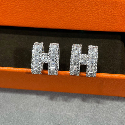 [⭐Aura ]H STUD EARRINGS WITH SILVER DIAMONDS