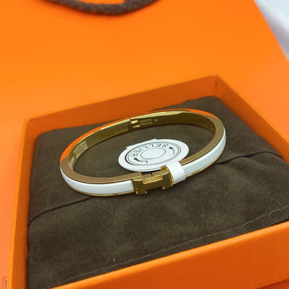 [⭐Aura ]CLASSIC HM CLIC WHITE 8MM ENAMEL BRACELET