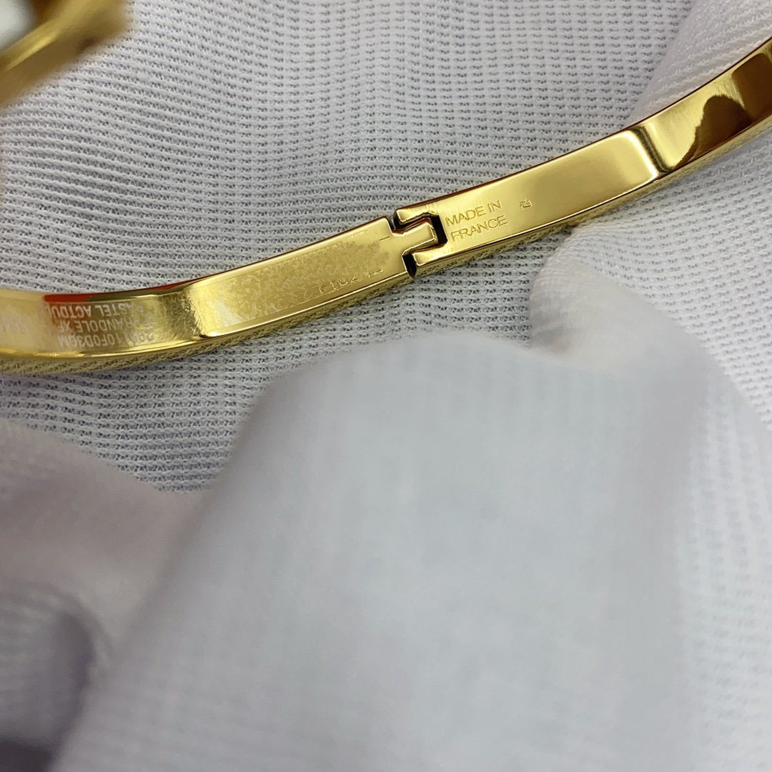 [⭐Aura ]CLASSIC HM CLIC WHITE 8MM ENAMEL BRACELET