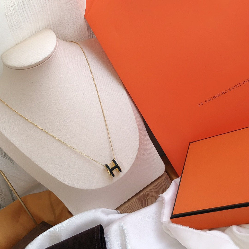 Aura HM CLIC BLACK ENAMEL GOLD NECKLACE