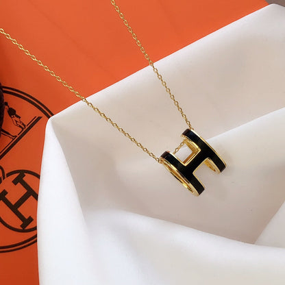[⭐Aura ]HM CLIC BLACK ENAMEL GOLD NECKLACE