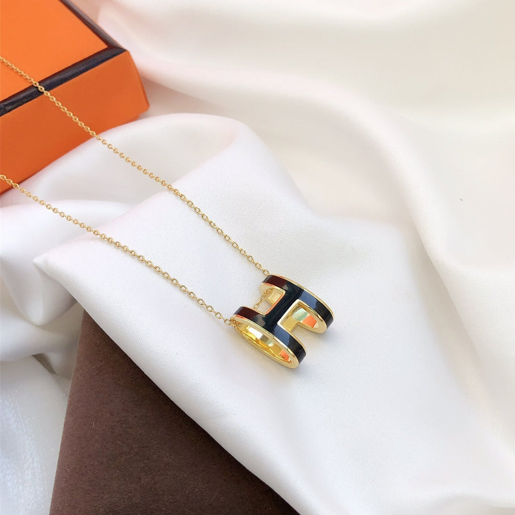 Aura HM CLIC BLACK ENAMEL GOLD NECKLACE