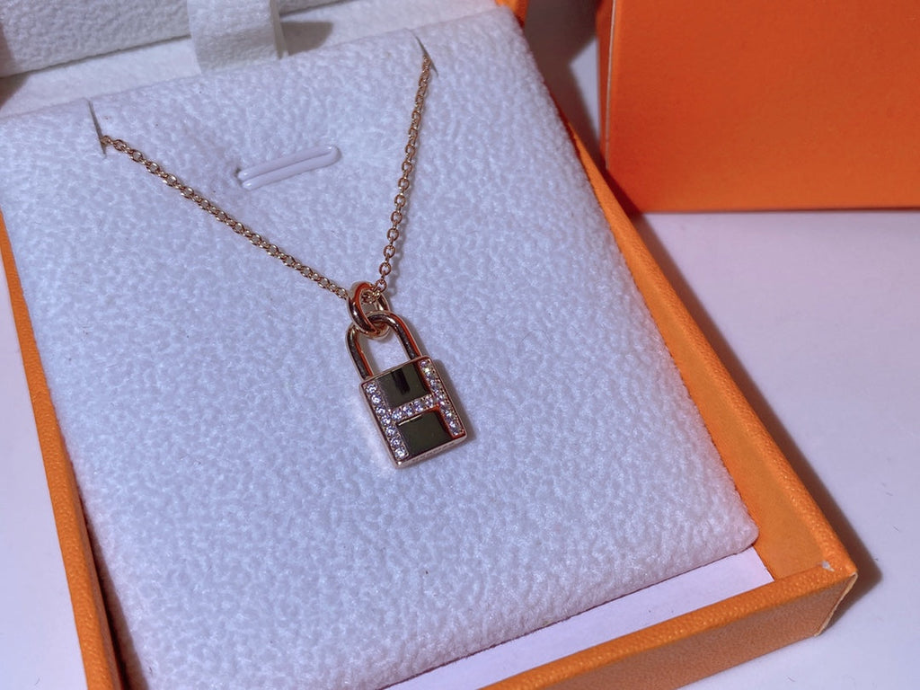 Aura HM ADVANCED NICHE LOCK HEAD NECKLACE DIAMONDS