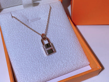 [⭐Aura ]HM ADVANCED NICHE LOCK HEAD NECKLACE DIAMONDS
