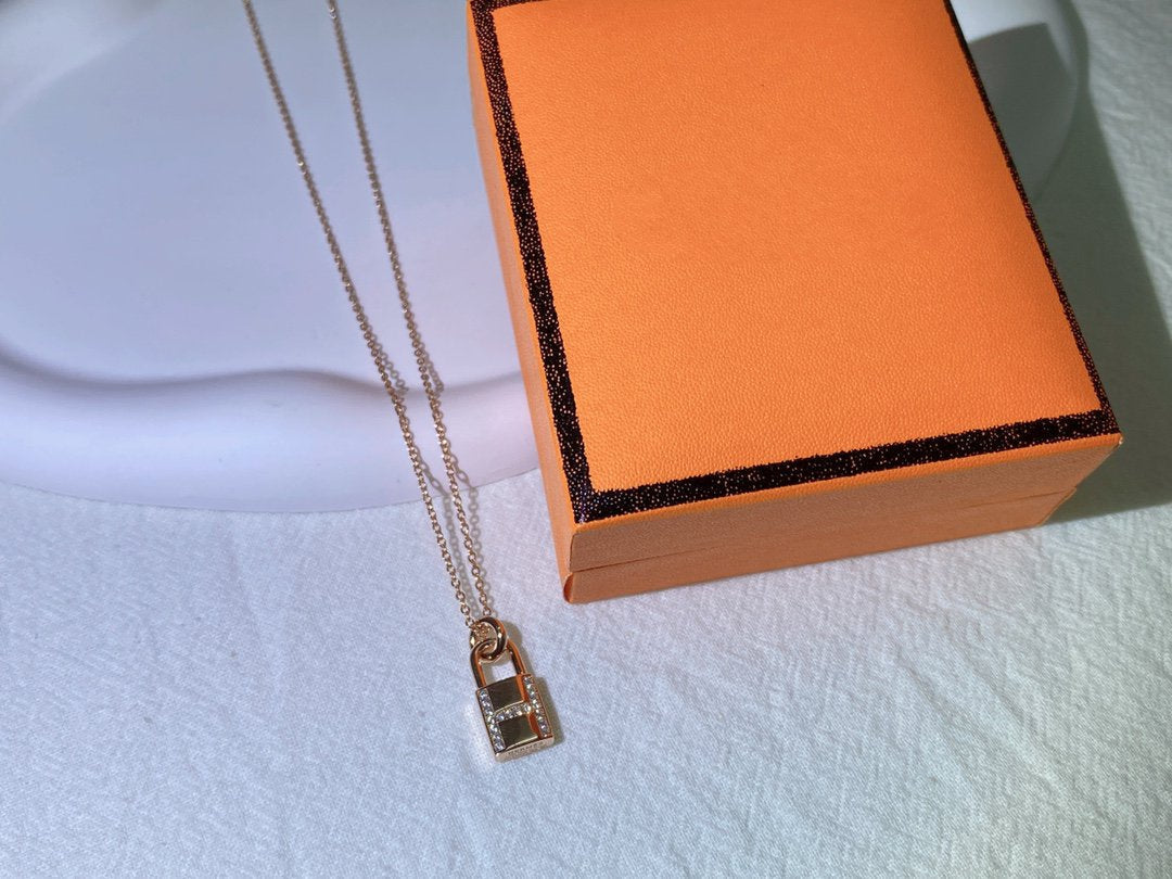 Aura HM ADVANCED NICHE LOCK HEAD NECKLACE DIAMONDS