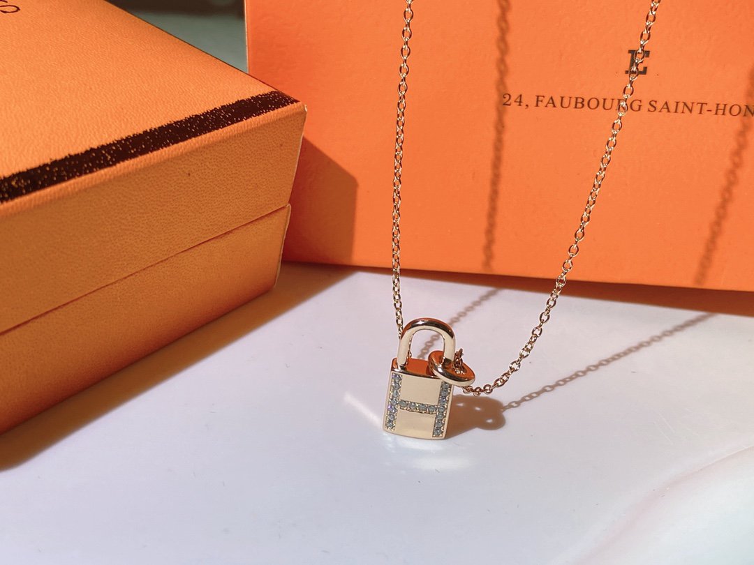 [⭐Aura ]HM ADVANCED NICHE LOCK HEAD NECKLACE DIAMONDS