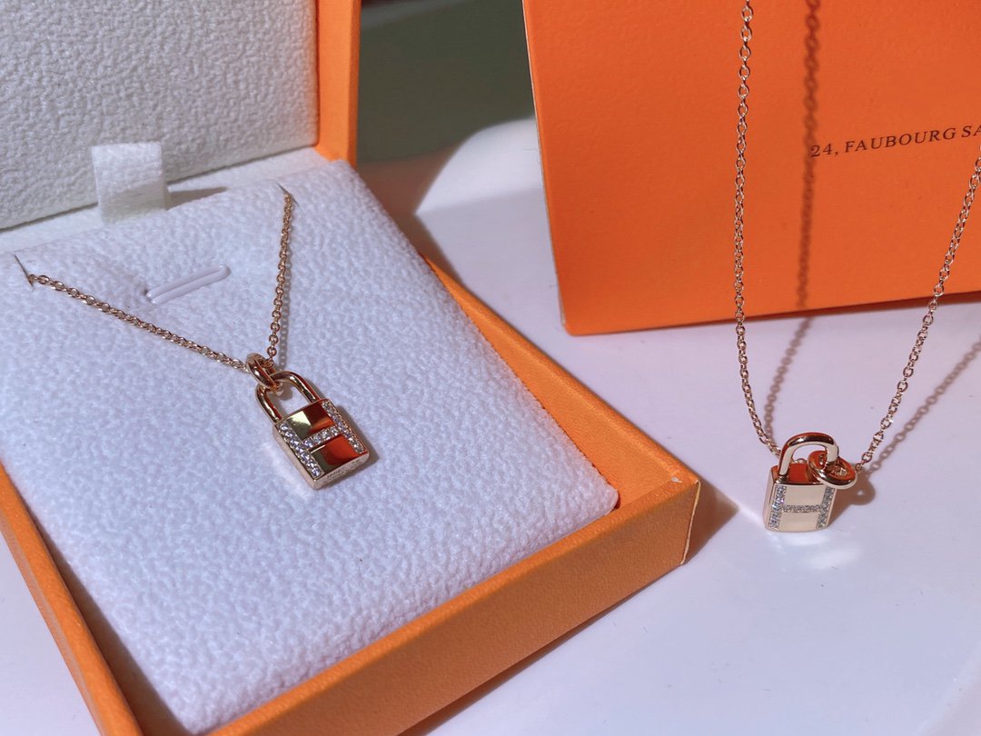 Aura HM ADVANCED NICHE LOCK HEAD NECKLACE DIAMONDS
