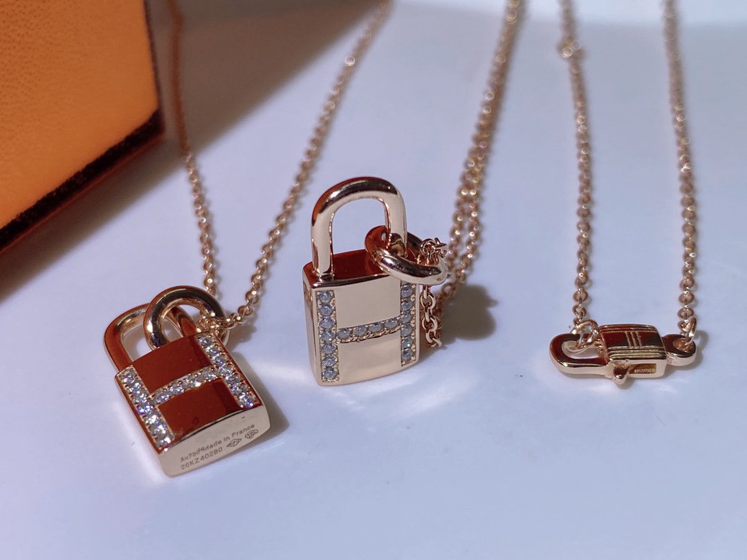 [⭐Aura ]HM ADVANCED NICHE LOCK HEAD NECKLACE DIAMONDS