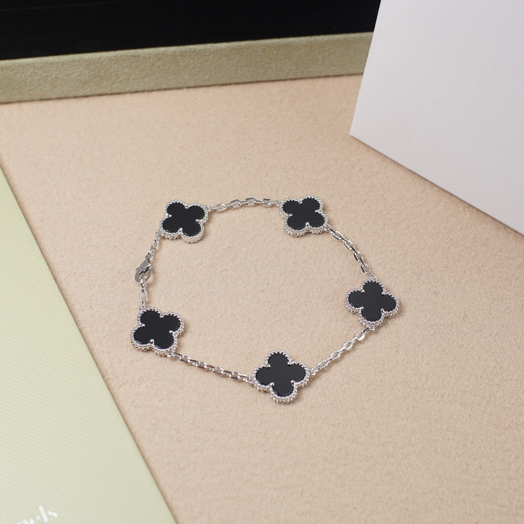 [Aura ]New CLOVER 5 MOTIF ONYXS BRACELET COLLECTION