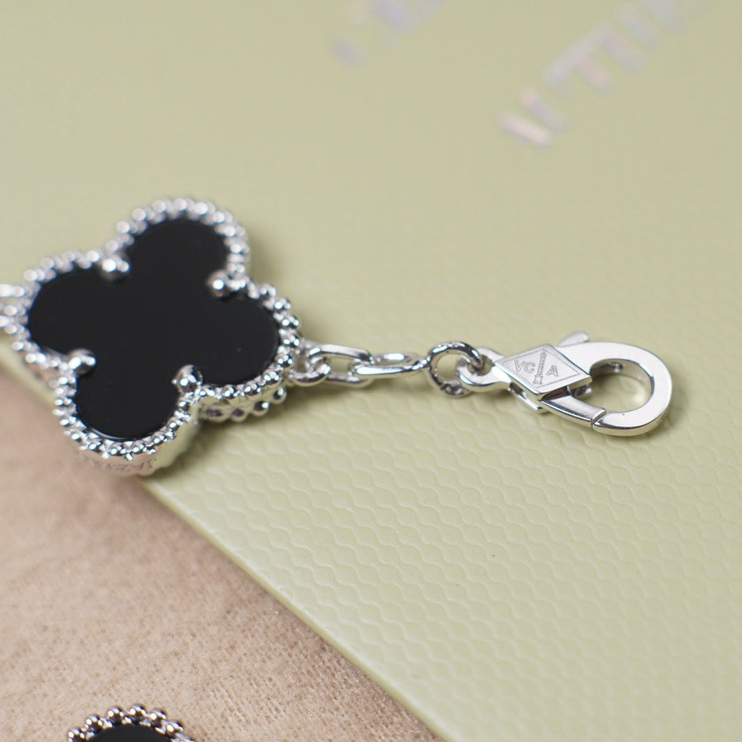 [Aura ]New CLOVER 5 MOTIF ONYXS BRACELET COLLECTION