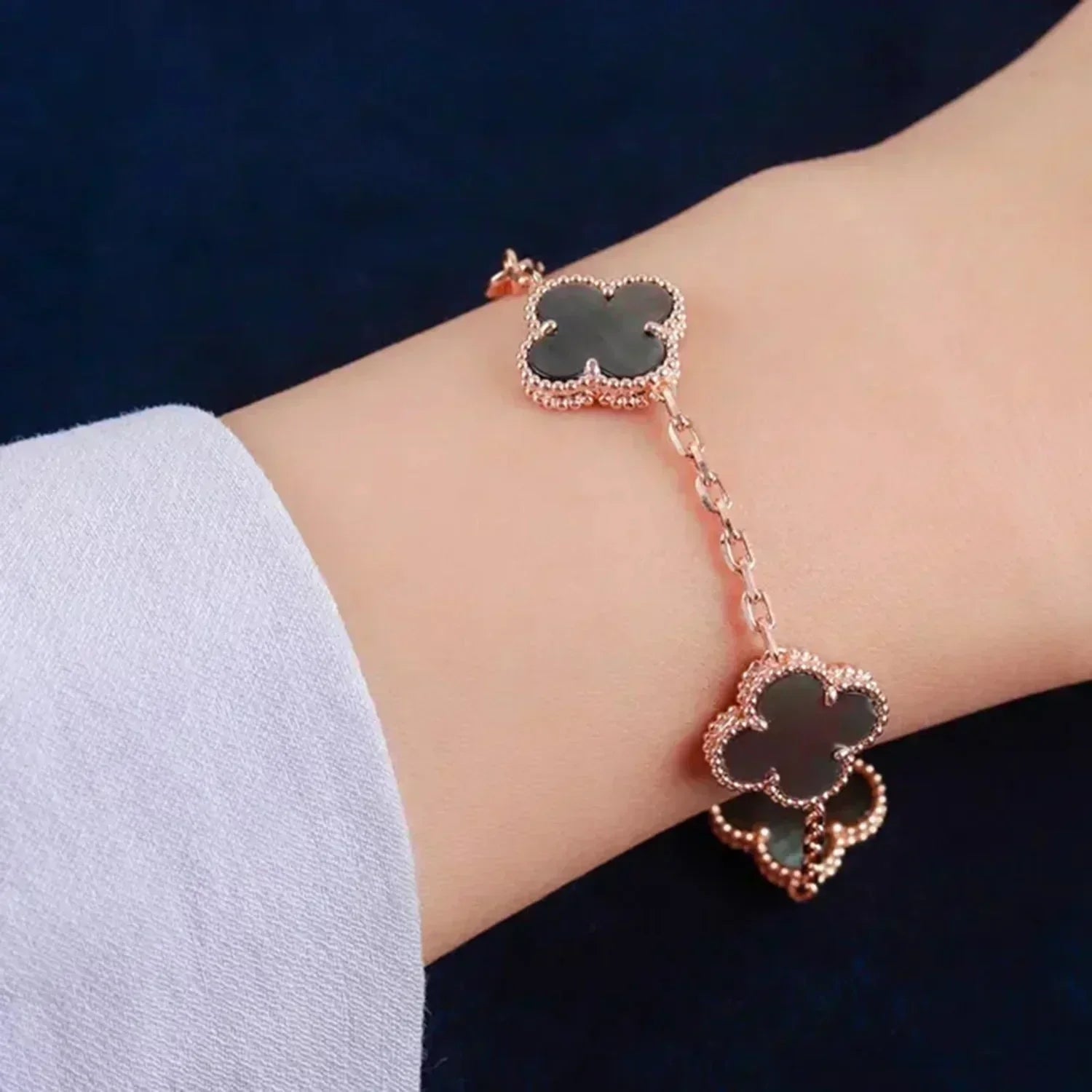 [Aura ]Neue CLOVER 5 MOTIF GRAU MOP ARMBAND KOLLEKTION