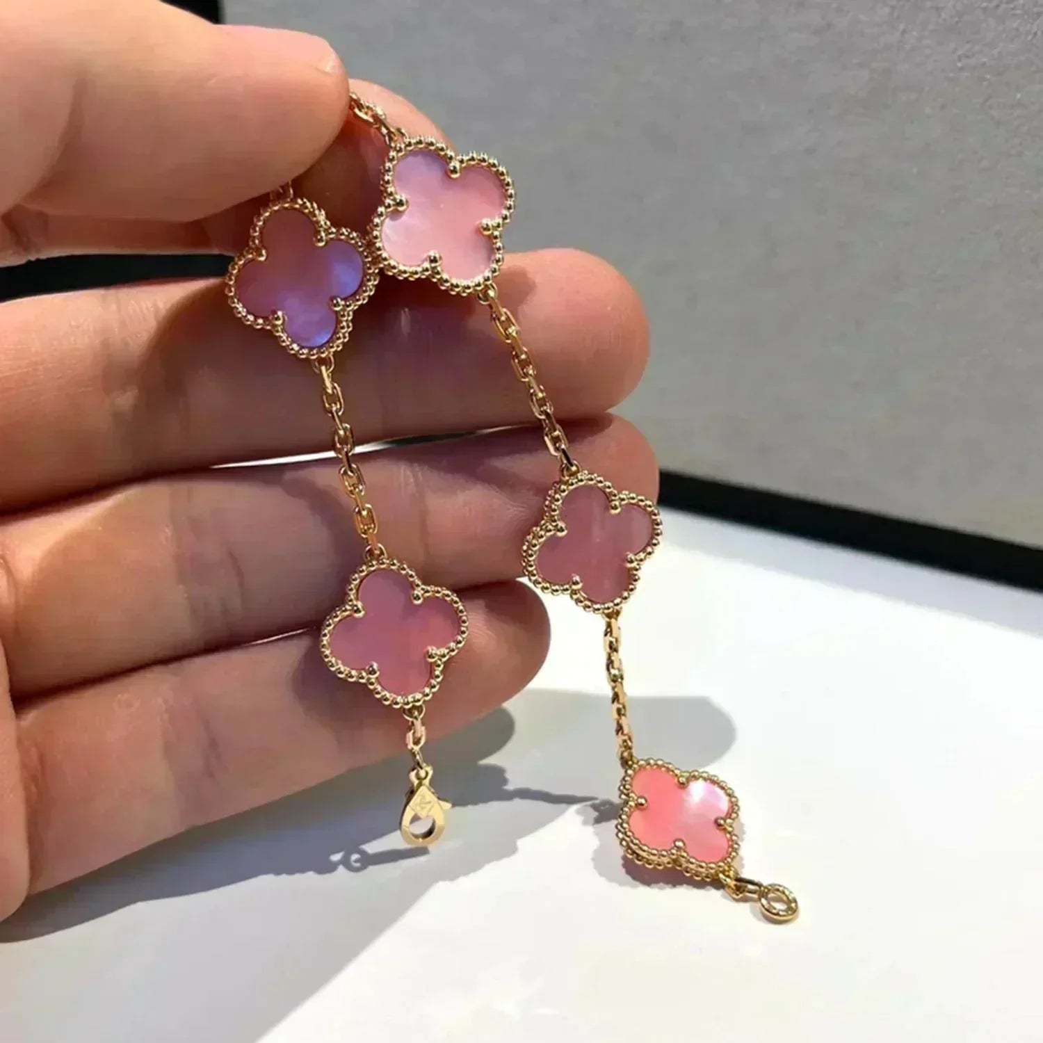 [Aura ]New  CLOVER 5 MOTIFS  PINK MOP BRACELET COLLECTION