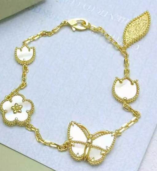 [Aura ] 26 NEW CLOVER LUCKY LIGHT YELLOW AND WHITE SET