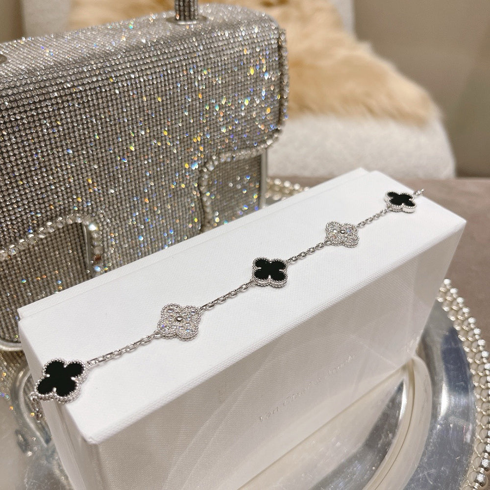 [Aura ]New CLOVER 5 MOTIF ONYXS BRACELET COLLECTION